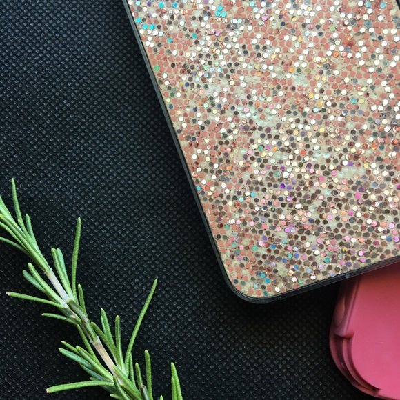 iPhone 4 cases - Picture 2 of 7